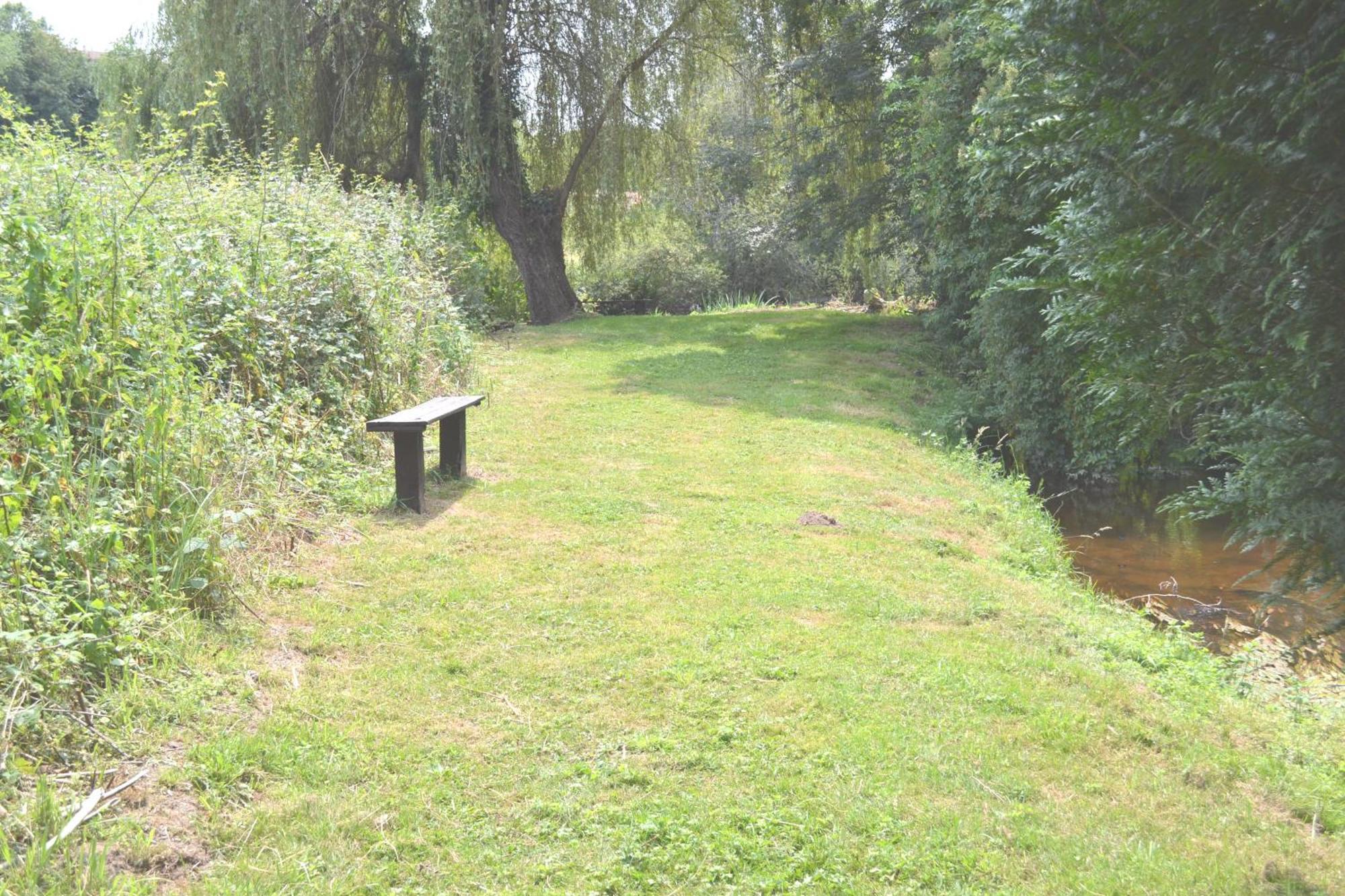 Les Bruyeres Gite Montbron Exterior foto