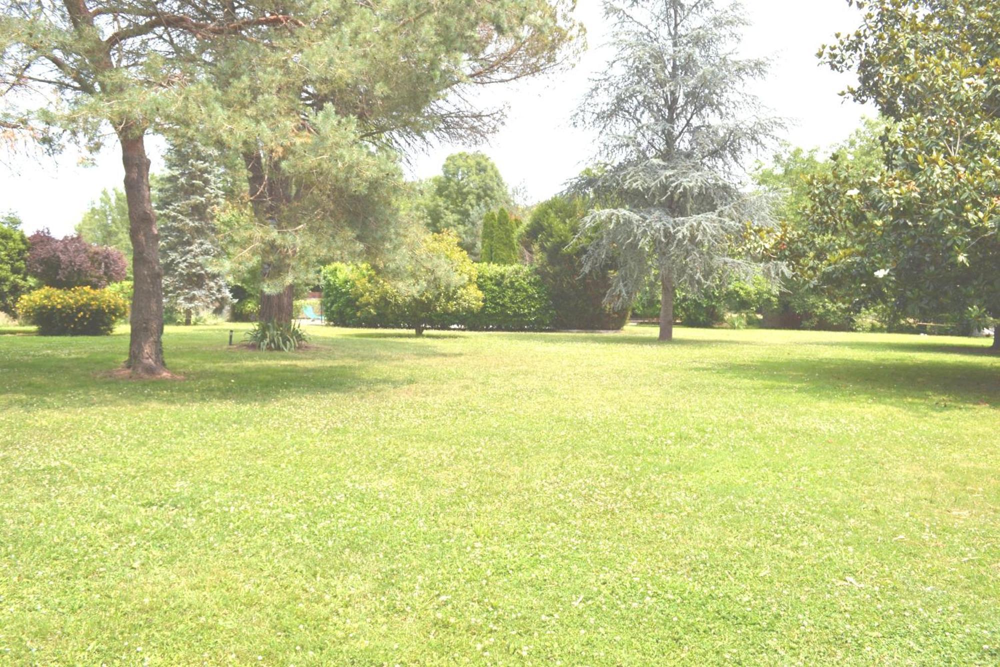 Les Bruyeres Gite Montbron Exterior foto